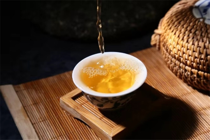 茶人风骨：茶道坐姿，茶艺的正确坐姿