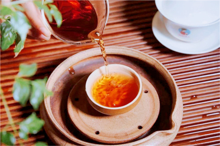 茶席上的茶器茶事，茶桌茶具正确摆放