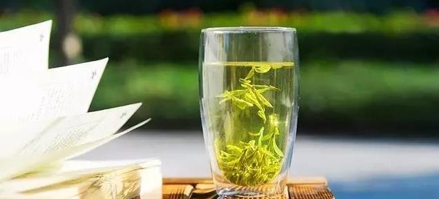 绿茶西湖龙井的功效与作用是怎样的，西湖龙井茶的特点和功效