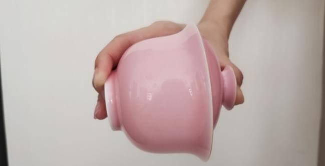 新手第一次用盖碗泡茶怎么用，盖碗的正确使用手势