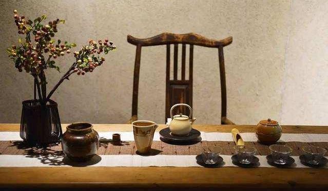 茶席布置中的主要茶具和茶器