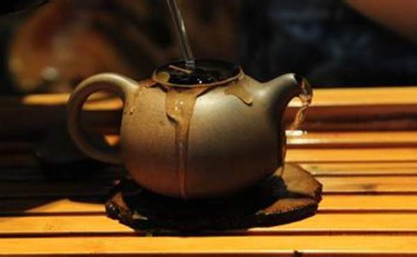 为何冬天喝茶要先温壶？烧水壶如何定温