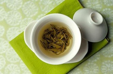 杜仲茶泡水喝的功效与作用