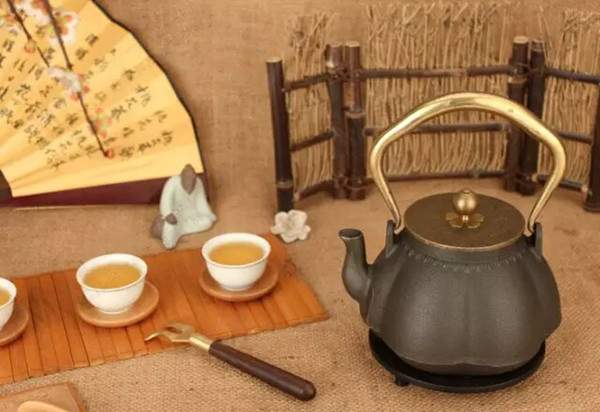 老铁壶烧水，泡茶会更好喝吗？