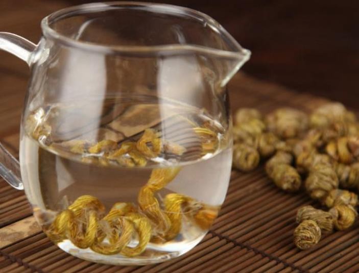 铁皮石斛泡水喝放几粒