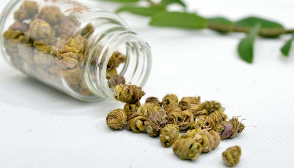 铁皮石斛泡水喝放几粒