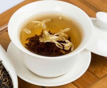 隔夜茶洗头发有什么功效，隔夜茶洗头正确方法