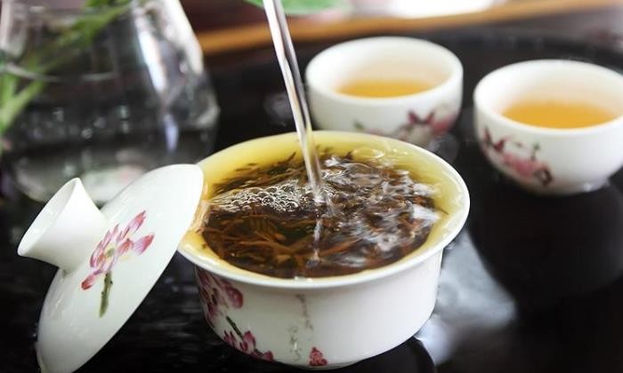 男人喝金骏眉茶的功效，每天喝金骏眉对身体好吗