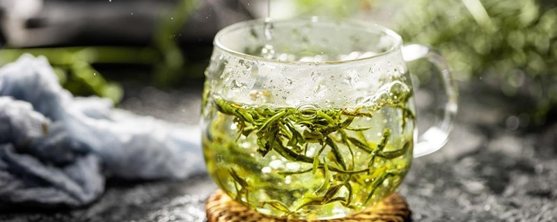 红茶的功效与作用与绿茶有什么不同，喝红茶对身体好还是绿茶对身体好