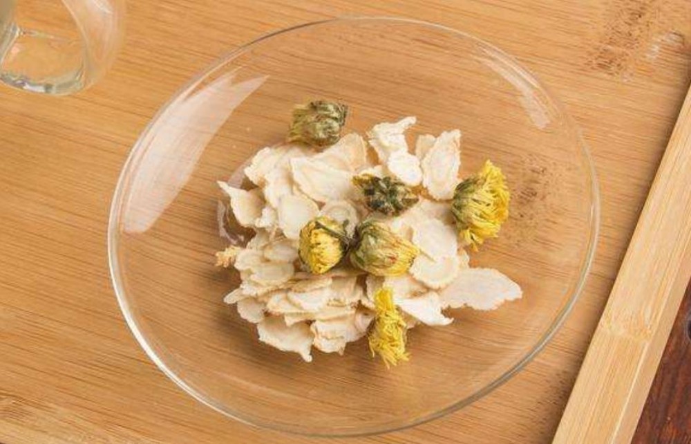 菊花黄芪泡水喝的功效