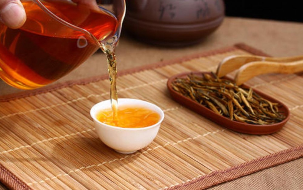 女人喝红茶好还是绿茶好