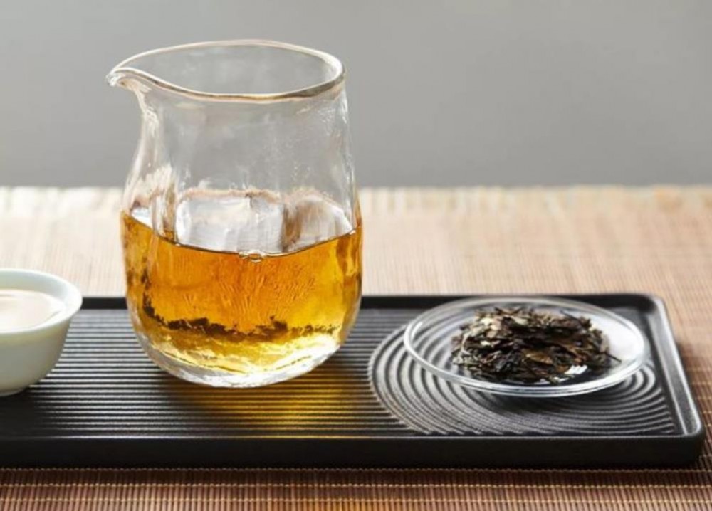 （白牡丹老茶汤色）