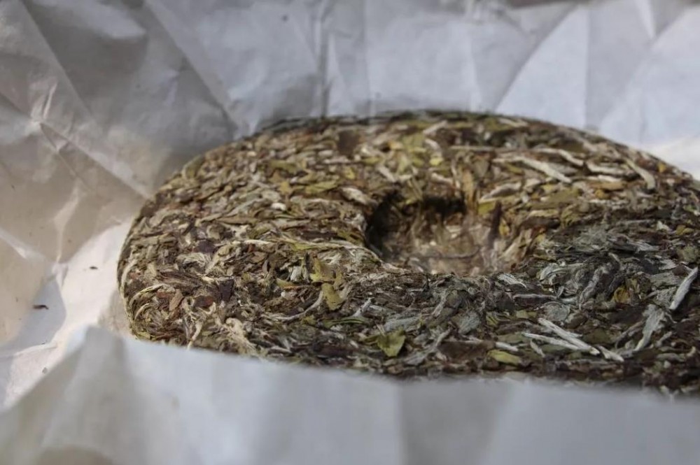 如何选择白茶，散茶好还是紧压茶好