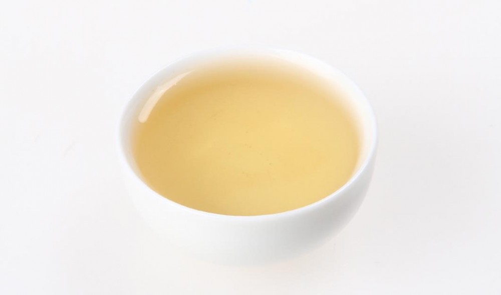 （白牡丹新茶汤色）